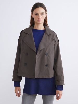 Lc Waikiki Kadın Oversize Trençkot Kahverengi Kruvaze Yaka ve Gabardin Malzeme ile Şık Seçim