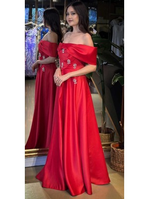 Abiyeniall Kırmızı Madonna Yaka Taş Detaylı Kloş Etekli Saten Uzun Abiye Elbise 11063-07