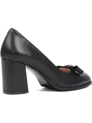 Celal Gültekin Kadın Siyah Tokalı Kalın Topuklu Deri Ayakkabı