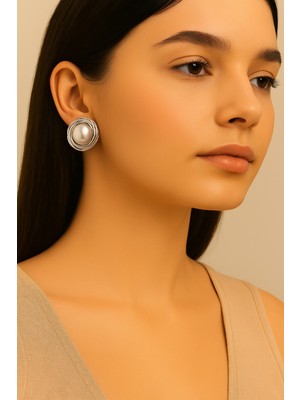 Pirlento Sarmal Saklı Inci I Detaylı Gümüş Renk Kadın Çelik Küpe – Modern, Zarif ve Dayanıklı Tasarım