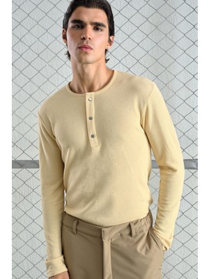 Giesto Metal Çıtçıtlı Uzun Kollu Bej T-Shırt