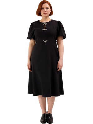 Ersefa Kadın Bisiklet Yaka Skater Kalıp Midi Boy Elbise Ön Detay Fiyonkları Ile Şıklığını Tamamlar