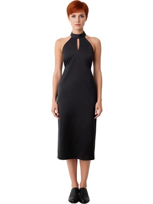 Ersefa Şık Kadın Saten Midi Elbise Halter Yaka Tasarımı ile Etkileyici Bir Görünüm Sunuyor Kaliteli