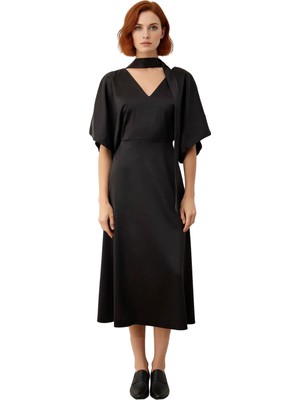 Ersefa Kadın Modern Fular Detaylı Midi Elbise Yarasa Kol V Yaka Saten Dokuma Kumaş Şık Davetler Için