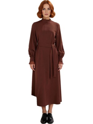 Ersefa Kadın Dik Yaka Balon Kollu Kuşaklı Düz Dokuma A Kesim Maxi Elbise Rahatlığı Zarafetle Birleştiriyor