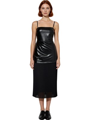 Ersefa Kadın Ince Askılı Straplez Yaka Siyah Suni Deri Üst Plise Etek Maxi Elbise Şık Ortamlar Için