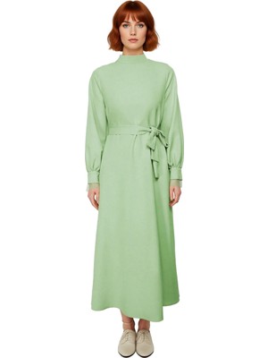 Ersefa Kadın Dik Yaka Balon Kollu Kuşaklı Düz Dokuma A Kesim Maxi Elbise Rahatlığı Zarafetle Birleştiriyor