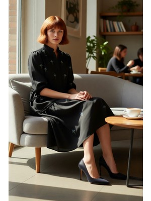 FRM Kadın Truvakar Balon Kol Nakış Işlemeli Hakim Yaka Midi Boy Dokuma Elbise Ilkbahar Şıklığı