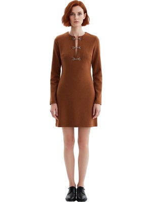 Ersefa Kadın Şık Bisiklet Yaka Mini Süet Görünümlü Elbise Uzun Kollu Metal Aksesuar Detaylı Modern