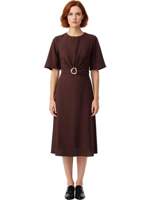 Ersefa Kadın A Line Siluet Bordo Düz Mat Saten Midi Elbise Aksesuar Detayı Bisiklet Yaka Dokuma Şık
