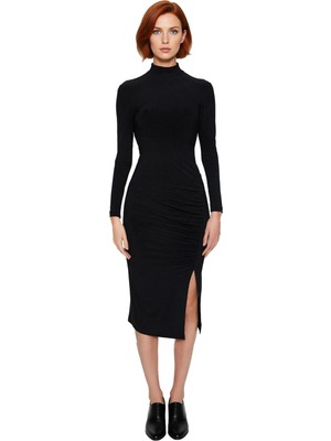 Ersefa Kadın Fitted Dik Yaka Uzun Kollu Midi Boy Elbise Drape Detaylı Yırtmaçlı Örme Kışlık Stili