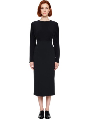 Ersefa Kadın Siyah Vatkalı Dökümlü Yarasa Kol Midi Elbise Şık ve Modern Kış Davetleri Için Ideal Seçim