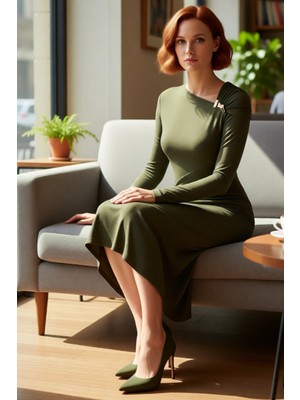 FRM Kadın Bodycon Kesim Aksesuar Detaylı Asimetrik Yaka Örme Maxi Elbise Sonbahar Kış Şıklığı Modeli