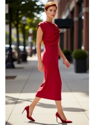 PayBuy Kadın Degaje Yaka Aksesuar Detaylı Midi Elbise Shift Kalıp Dokuma Kumaşıyla Şık ve Modern Seçim