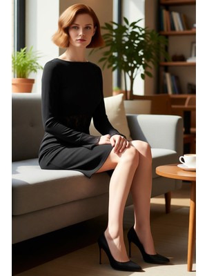 FRM Kadın Kayık Yaka Bodycon Kesimli Uzun Kollu Dantelli Mini Elbise Soğuk Kış Akşamlarının Vazgeçilmezi