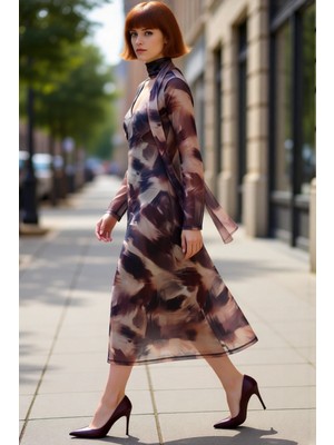 PayBuy Kadın A Line Kesim Soyut Desenli V Yaka Midi Elbise Aksesuar Detaylı Tül Kumaşıyla Şıklık Sunar.