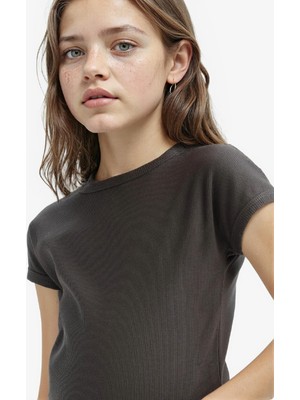 DeFacto Slim Fit Dar Kesim Bisiklet Yaka Basic Düz Fitilli Kaşkorse Kısa Kollu Tişört Kız Çocuk B3053A825SM