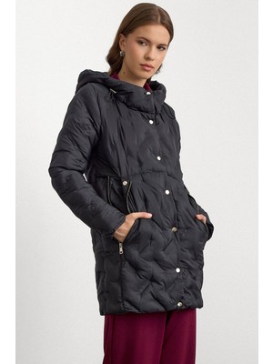 Olcay Kapüşonlu Cebi Fermuar Detaylı Desenli Şişme Mont Siyah 6394