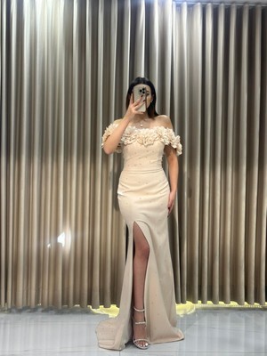 Kaleiçi Yıldızlar Gold Krep Kumaş Inci Işlemeli Gül Detay Abiye 5240