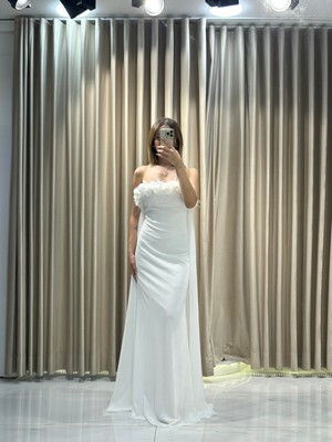 Kaleiçi Yıldızlar Beyaz Madonna Yaka Gül Işlemeli Abiye 5644