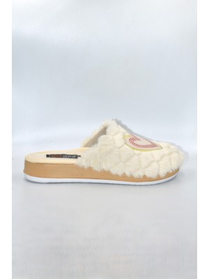 Shoemix Kadın Beyaz Kalpli Kışlık Ev Terliği