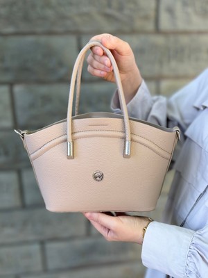 Dev 3 Adam Nçs  Kadın El ve Omuz Çantası – Şık Metal Detaylı, Orta Boy (EN:19XBOY:17)