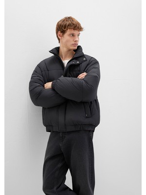 Mavi Dik Yaka Siyah Şişme Mont 0110609-71379