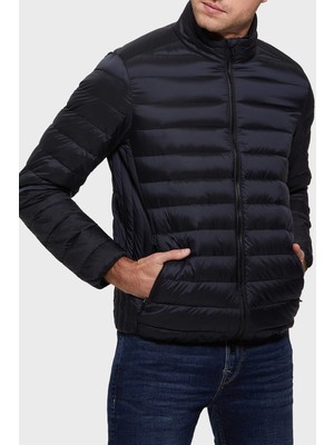 Guess Light Kapitoneli Regular Fit Kuş Tüyü Dolgulu Şişme Mont M1RL47WDQ50 Erkek Mont M1RL47 WDQ50 G7V2