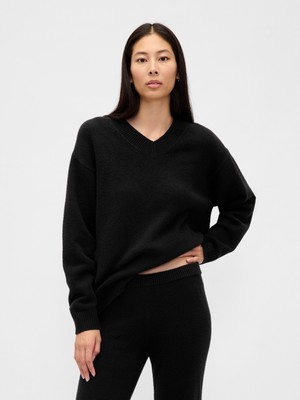 Gap Kadın Siyah Cashsoft Oversized V-Yaka Kazak