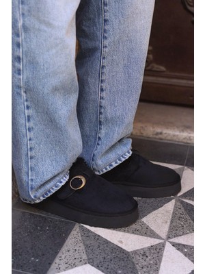 Lutvelizade Bot 2524 - İçi Kürklü Eskitme Tokalı Siyah Süet Kadın Bot