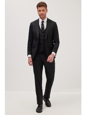 Tudors Erkek Slim Fit Siyah Esnek Likralı Kumaş Sivri Yaka Yelekli Takım Elbise