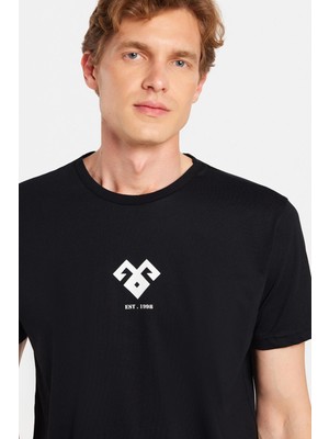 Tudors Erkek Slim Fit Dar Kesim %100 Pamuk Yumuşak Dokulu Baskılı Siyah Bisiklet Yaka Tişört