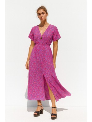Hak Çiçek Desenli Yırtmaç Detaylı Midi Boy Elbise