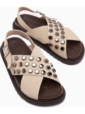 Limoya Lina Bej Zımbalı Çapraz Bantlı Kadın Sandalet