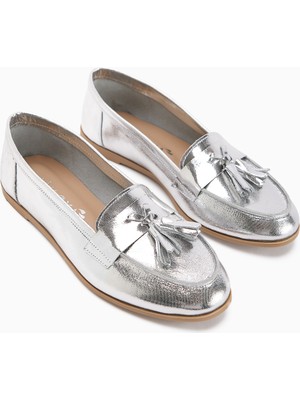 Limoya Doris Hakiki Deri Gümüş Metalik Püsküllü Kadın Loafer Ayakkabı