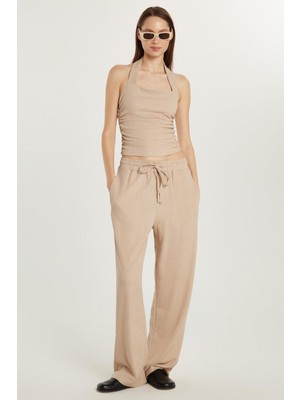 Tudors Kadın Slim Fit Dar Kesim Askılı Yaka Beli Lastikli Bej Bluz Pantolonlu Takım