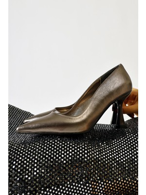 Limoya Celestine Platin Kırışık Parlak Rugan Sivri Burunlu Stiletto