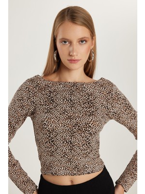 Tudors Kadın Slim Fit Dar Kesim Viskon Kumaş Sırt Detaylı Uzun Kol Bisiklet Yaka Desenli Bluz