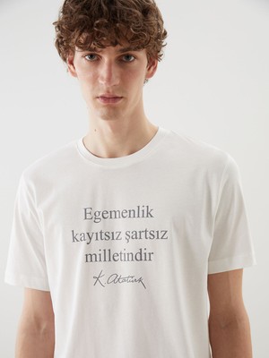 Lc Waikiki Yeni Sezon Bisiklet Yaka Atatürk Imzası Baskılı Erkek Tişört