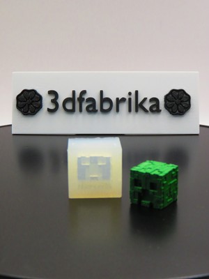 Pikselli Blok Kafa Silikon Kalıbı – Gıda Uyumlu Şeffaf Model