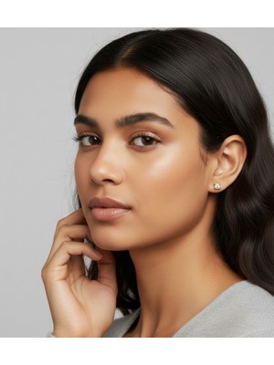 Zümrüt Sarraf Top Tırnak Tektaş Küpe