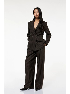 Koton Kadın Koton x Sibil Çetinkaya - Pile Detaylı Cepli Çizgili Düz Geniş Paça Kumaş Pantolon 6WAK40171PW