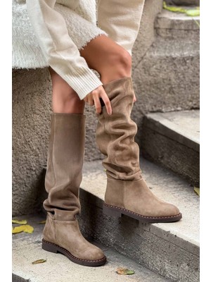 Nişantaşı Shoes Yoko Rome Bej Süet Hakiki Deri Yuvarlak Burun Kadın Düz Taban Çizme