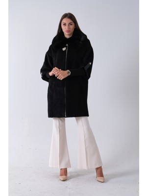 Feminist Siyah Yandan Cepli Broş Detaylı Yaka Kürklü Peluş Kaban 44510847.01