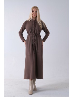 Feminist Kahve Belden Bağlamalı Yaka Fırfır Detaylı Düğme Kapamalı Elbise 4571574.05