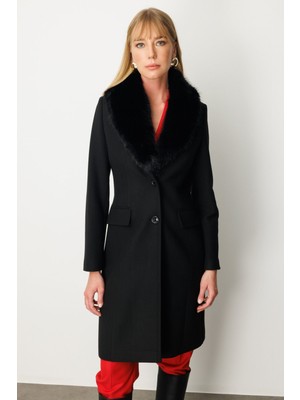 Ekol Yakası Kürklü Kapak Cepli Kaban Siyah 06065