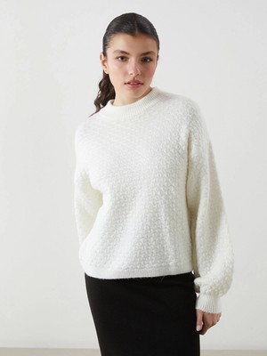 LC Waikiki Lcwaıkıkı Classic Ekru Bisiklet Yaka Kendinden Desenli Kadın Triko Kazak