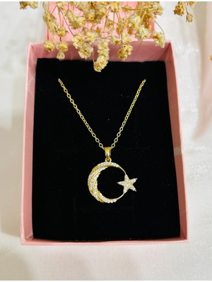 Ay Yıldız Figürlü Çelik Kolye – Altın ve Gümüş Renk Seçenekli, Şık ve Zarif Tasarım