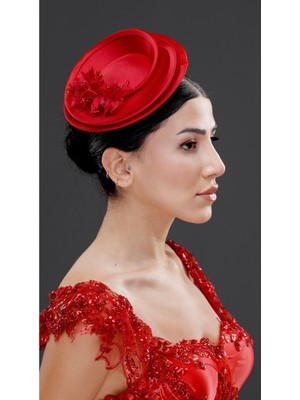 Magic Tiara Çiçek ve Taş Detaylı Zarif Kep – Gelin, Nişan ve Özel Davet Aksesuarı