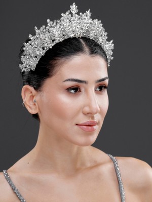 Magic Tiara Kristal Taşlı Işıltılı Taç – Zarif Saç Aksesuarı